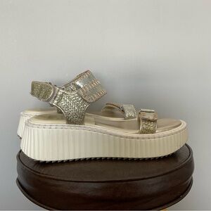 Dolce Vita Debra Platinum Distressed Leather Platform Open Toe Sandal Size 8